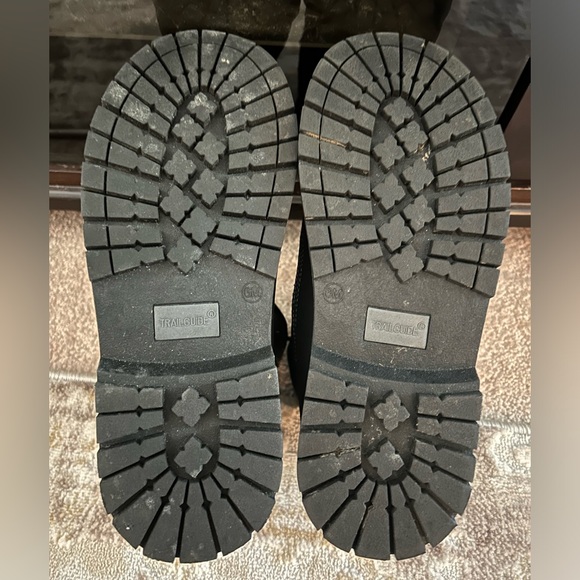 Boys, black waterproof trail guide size 6 boots - Picture 2 of 6